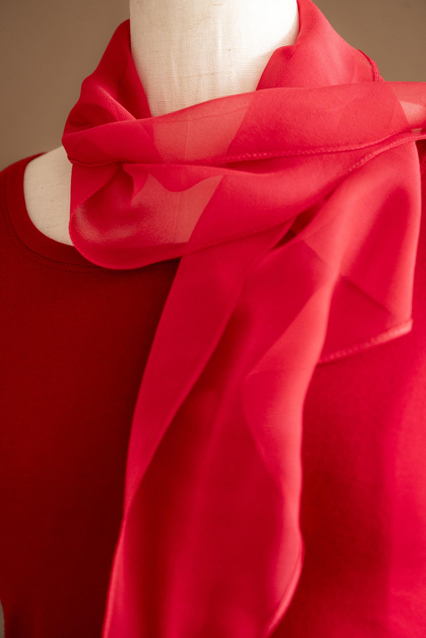 Foulard en soie rouge