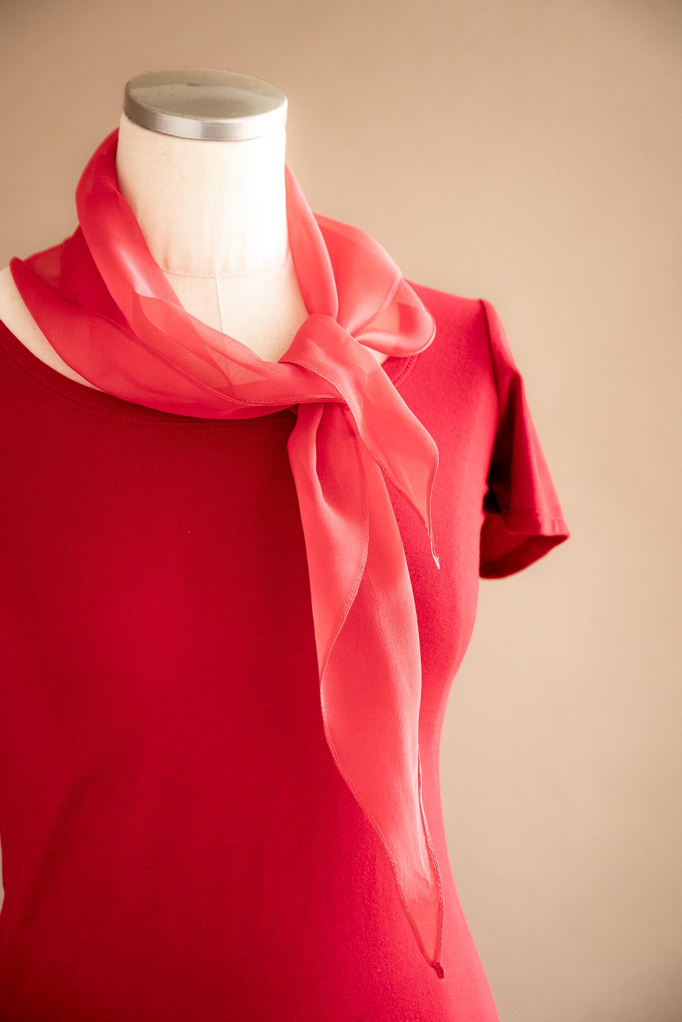 Foulard en soie rouge