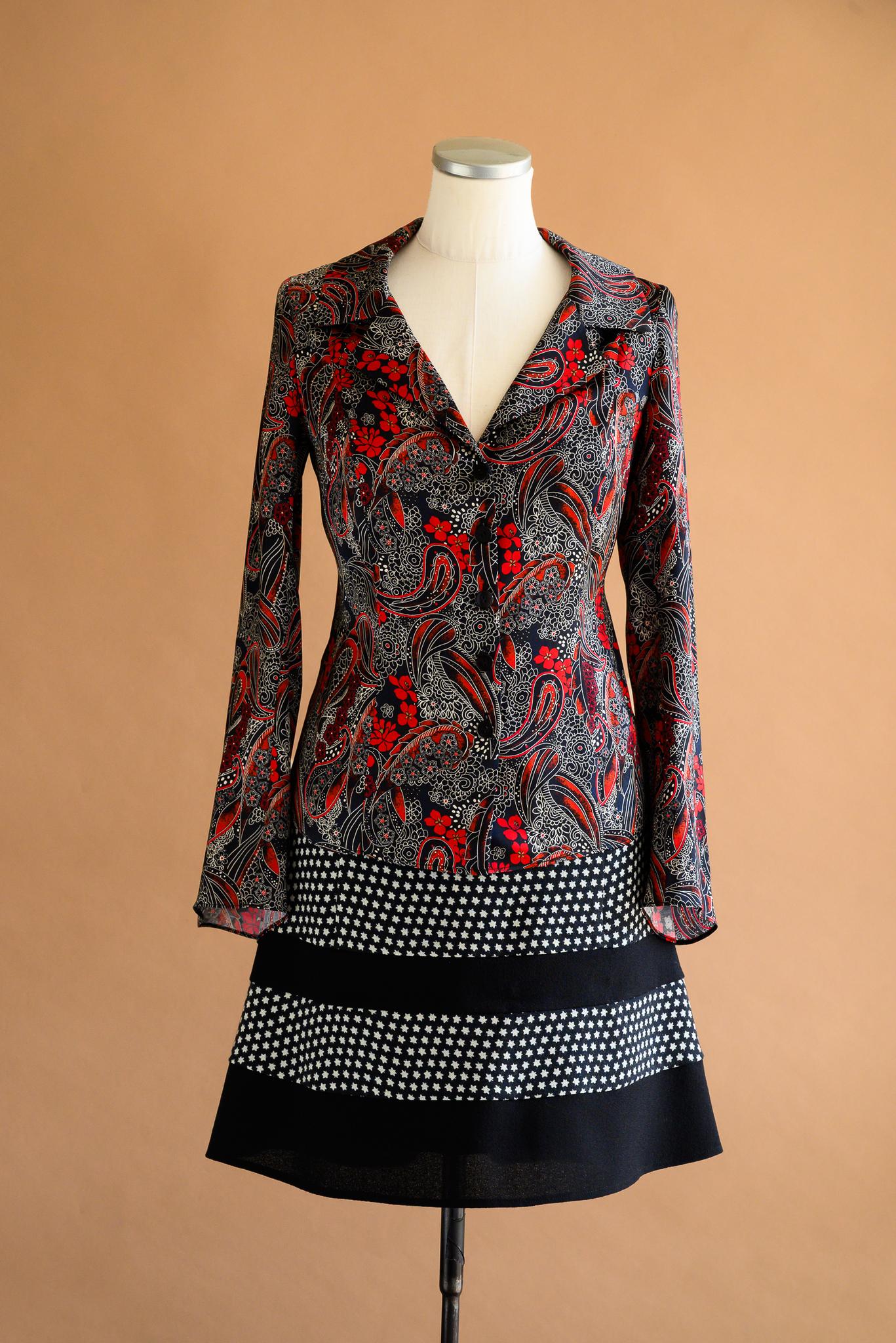 Chemisier satin paisley rouge