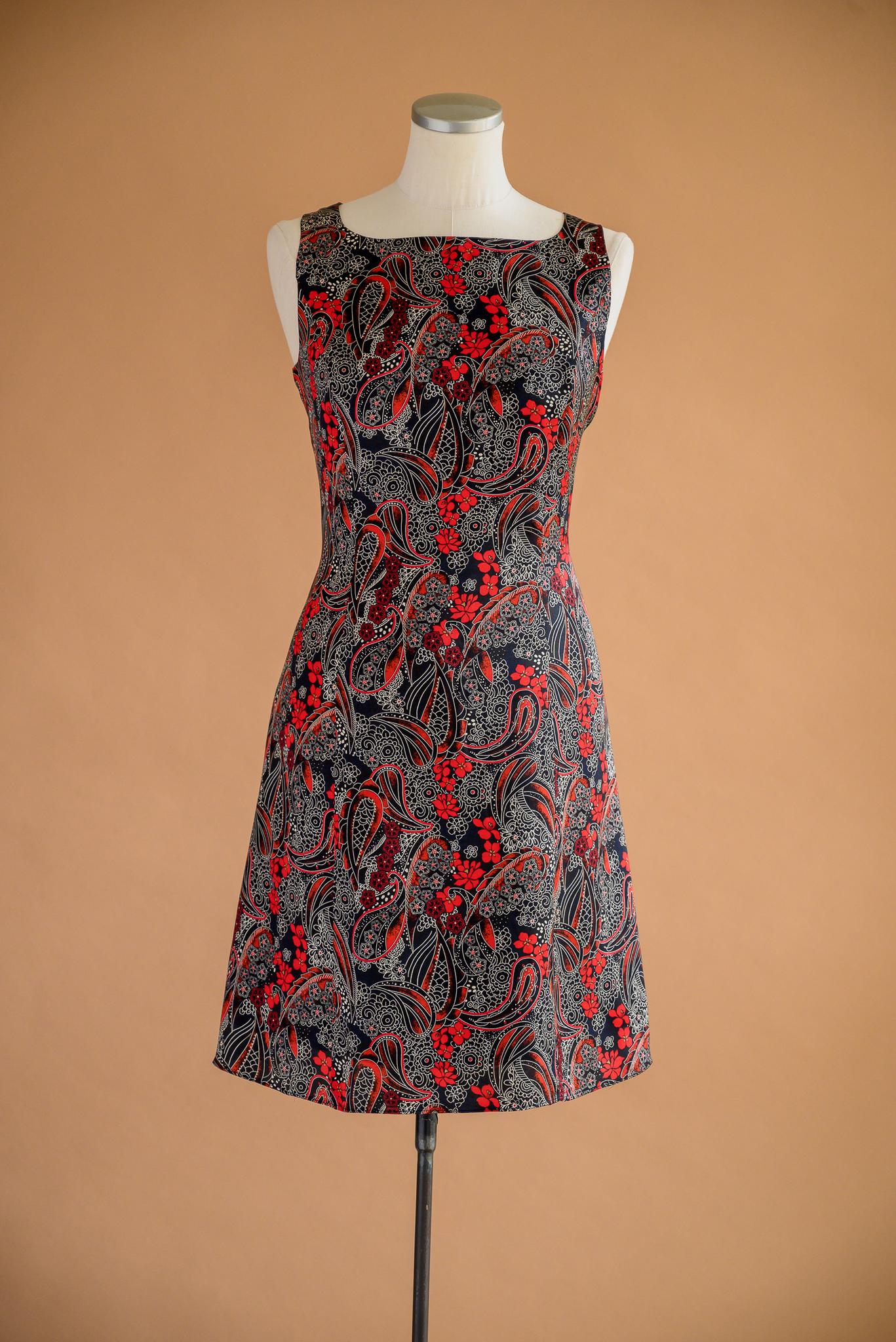 Robe satin paisley rouge