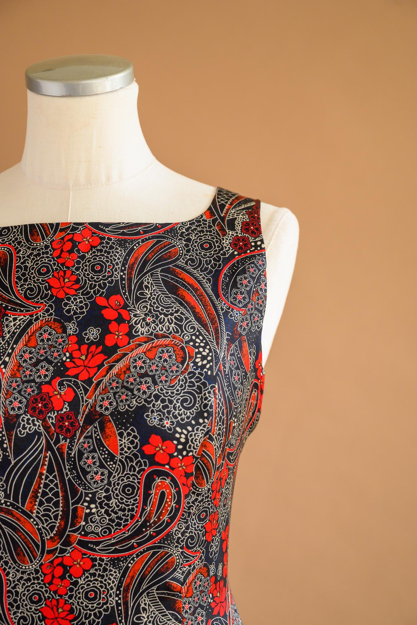 Robe satin paisley rouge