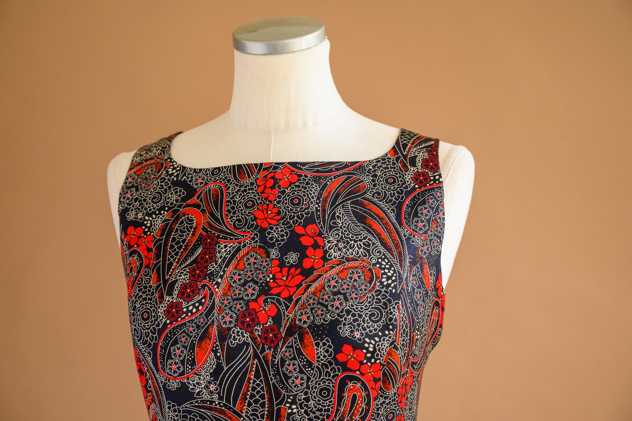 Robe satin paisley rouge