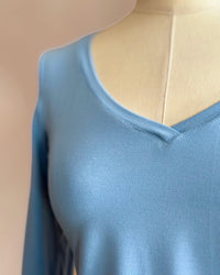 Pull en tricot bleu 1235 - Atelier Boutique Isabelle Elie